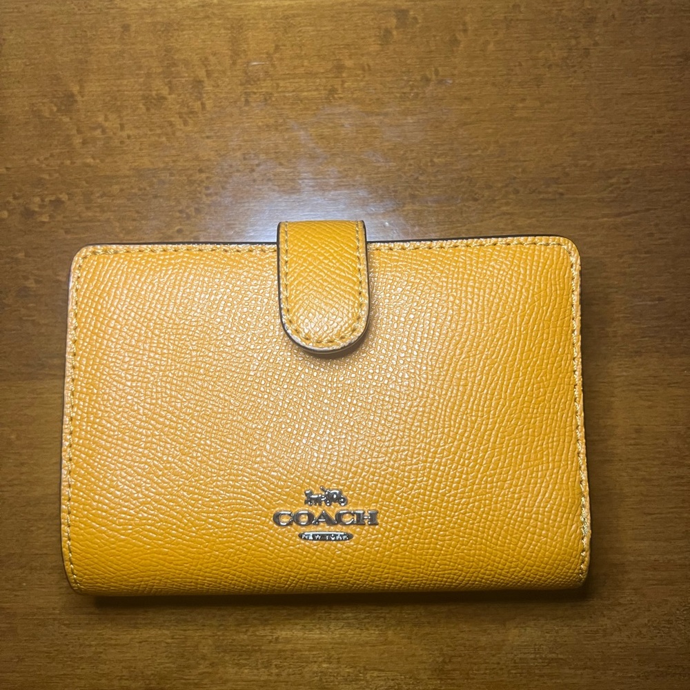 Coach Medium Corner Zip Wallet yellow used